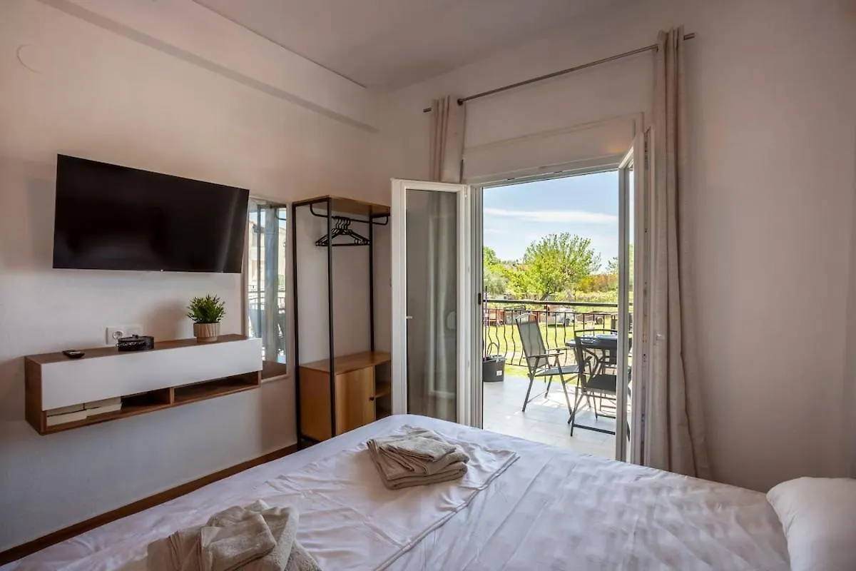 Sunkissed Beachfront Holiday Home Скала-Фуркас Греция