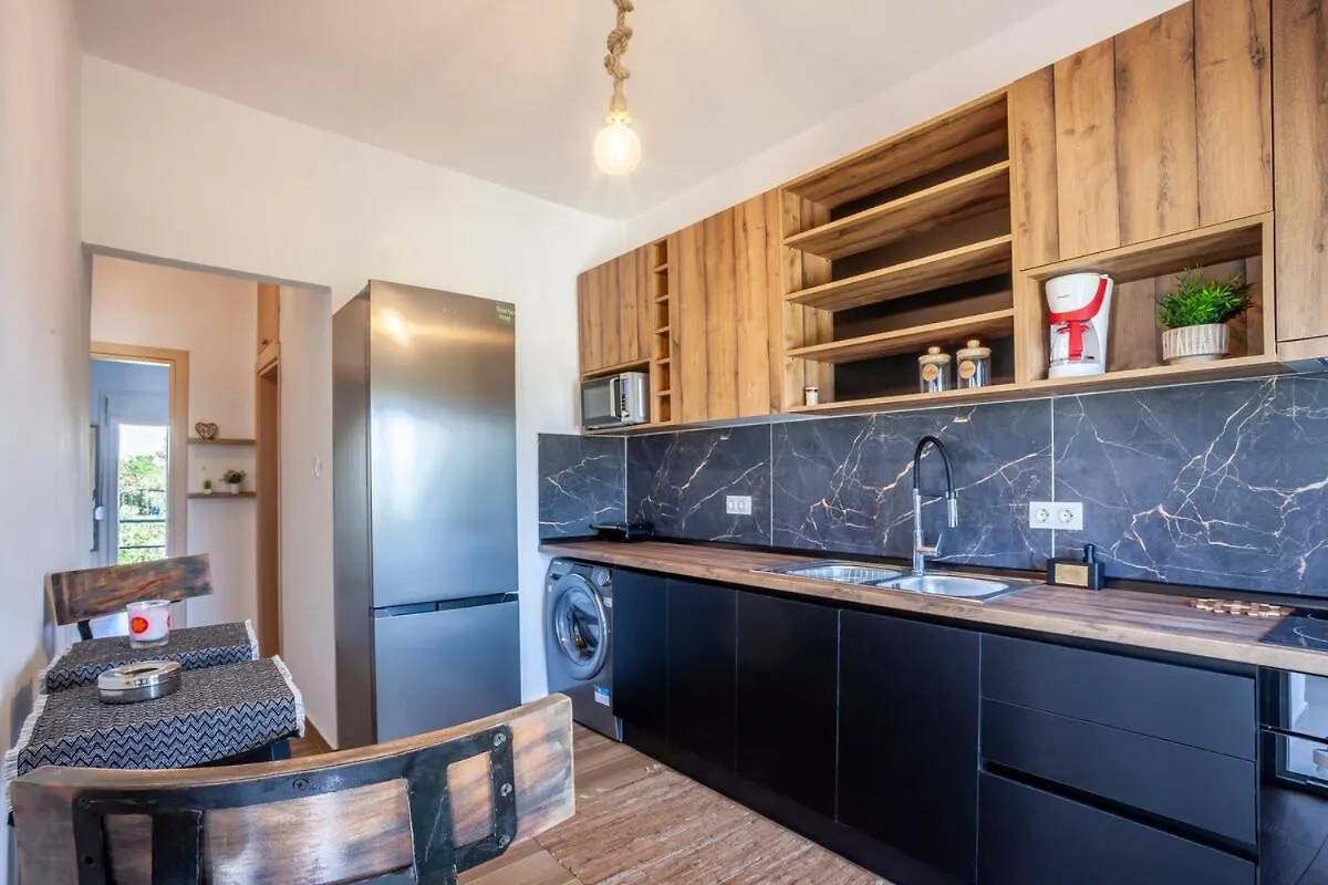 Sunkissed Beachfront Holiday Home Скала-Фуркас