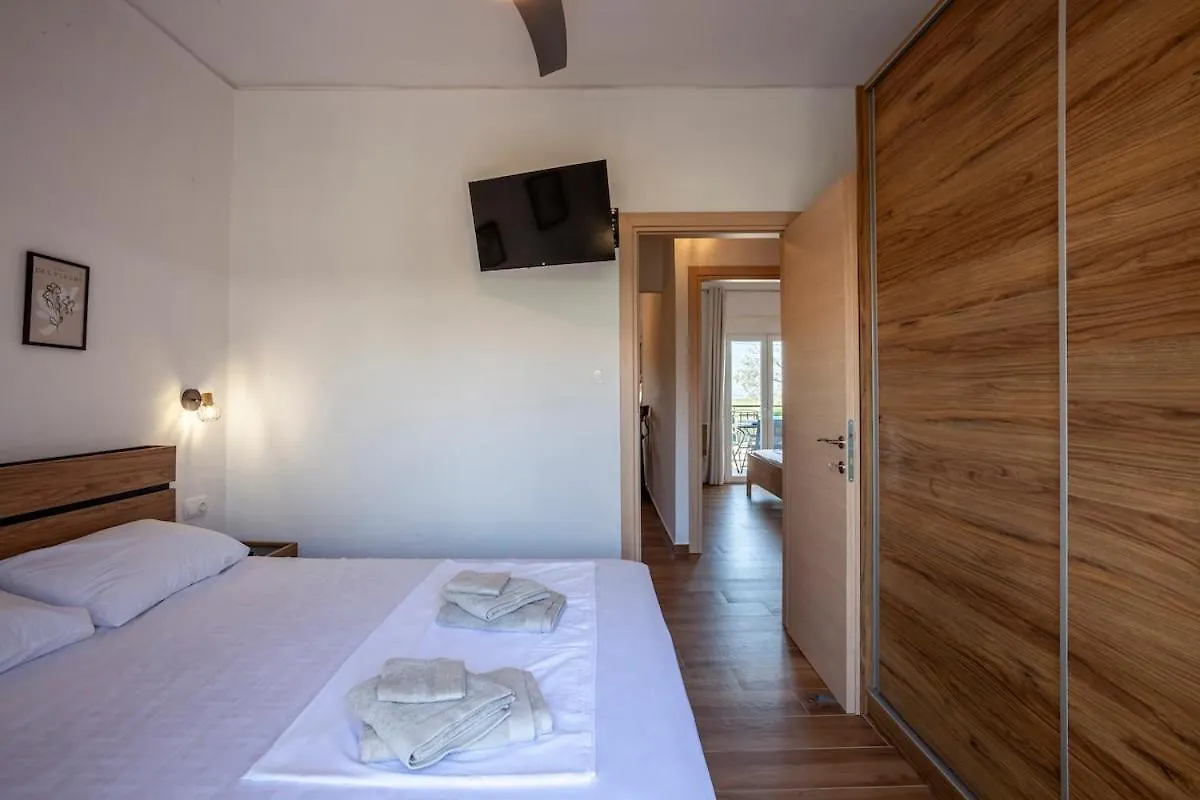 Sunkissed Beachfront Holiday Home Скала-Фуркас