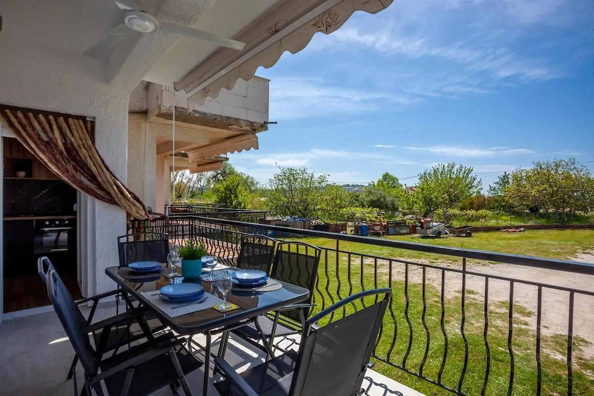 Sunkissed Beachfront Holiday Home Скала-Фуркас